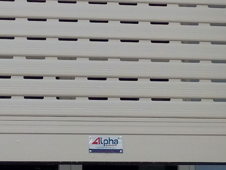 Với bề mặt hoàn thiện mịn màng và độ bền cao, cửa cuốn Đức Alpha Door là một trong những sản phẩm hàng đầu trong ngành công nghiệp cửa cuốn. Nhấn xem hình ảnh để khám phá thêm về điểm nổi bật của sản phẩm này.